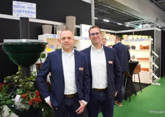 Everard de Bruin en Jorg Swagemakers bij het nieuwe product voor gemeente kwekers, verenigingen en ondernemers. De Laterna.